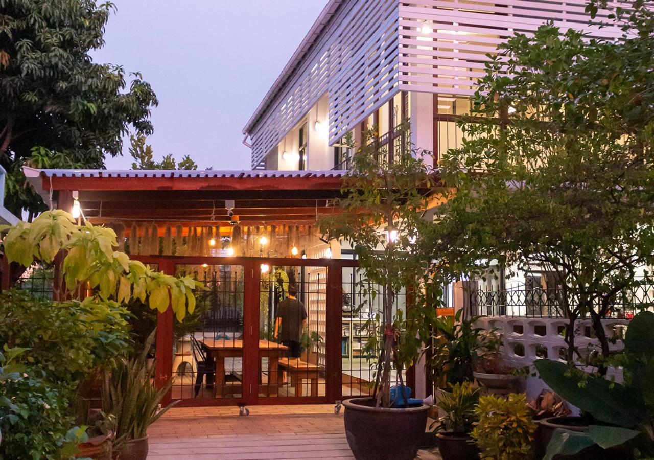 Liaw Base House Vandrerhjem Bangkok Eksteriør bilde